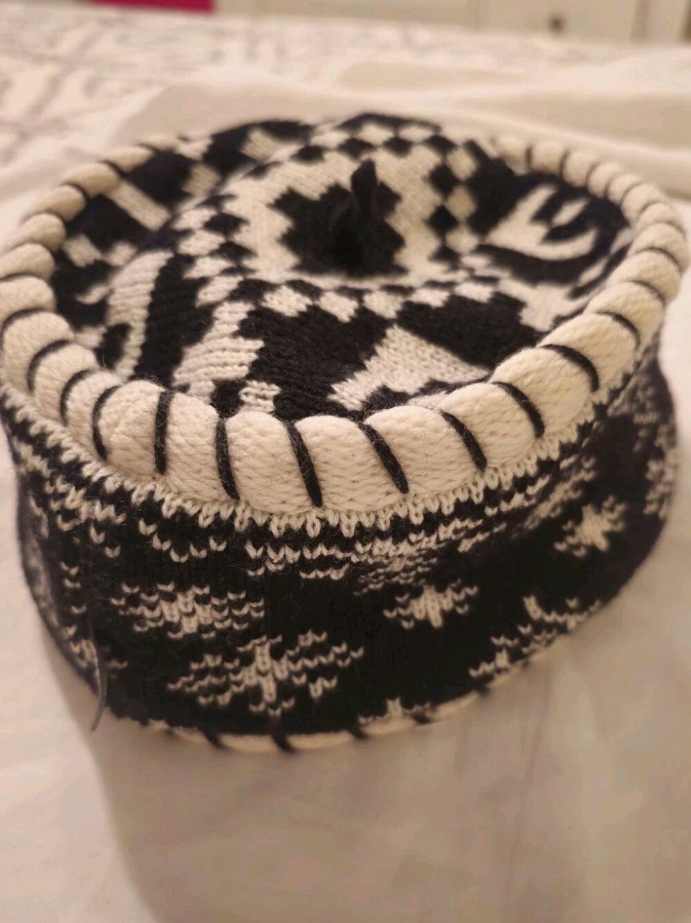vintage OBERMEYER Women’s Snowflake SKI HAT beanie Black& White Fleece Lined